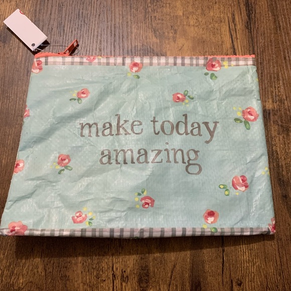 Medium Pouch - Picture 2 of 4